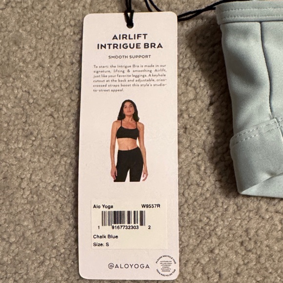 ALO Yoga Chalk Blue Airlift Intrigue Bra NWT Small - Picture 3 of 4